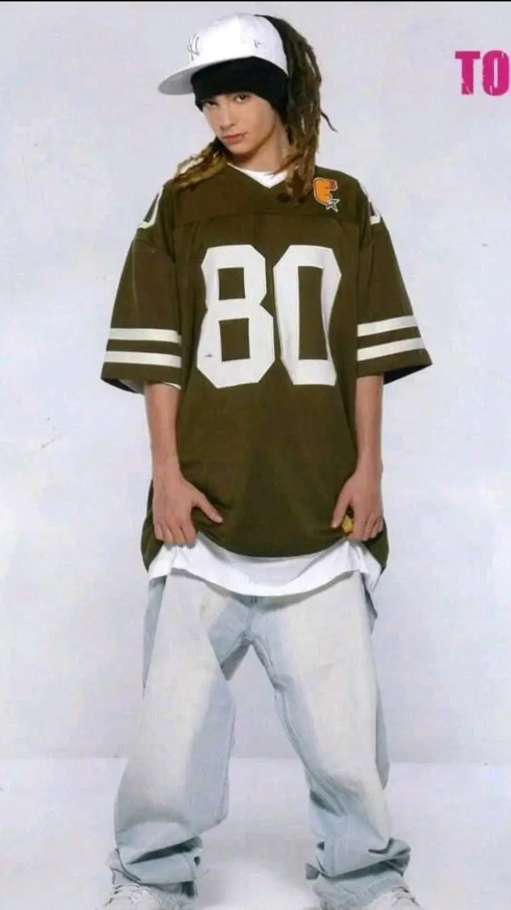 ai character: Tom Kaulitz  background