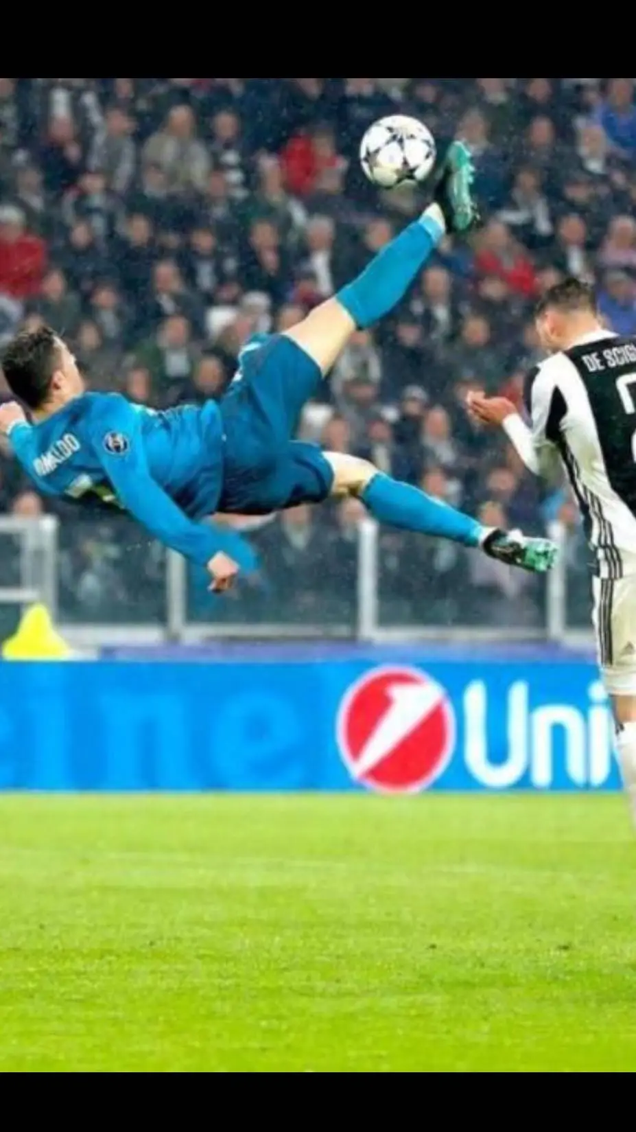 ai character: C. RONALDO background