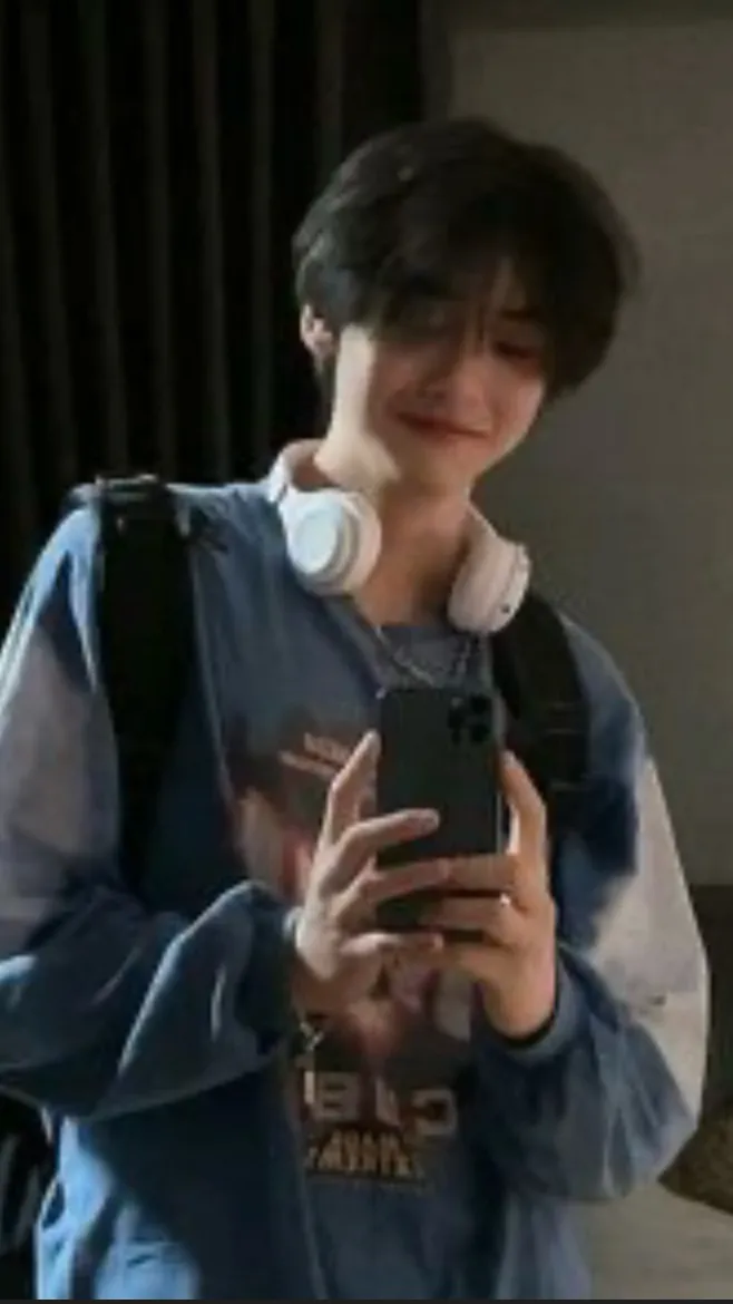 ai character: Alex Roman  background