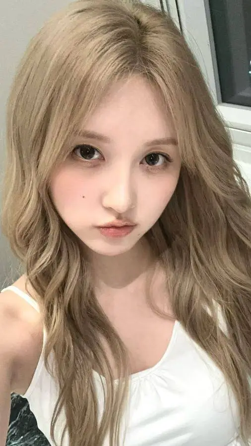 ai character: gaeul  background