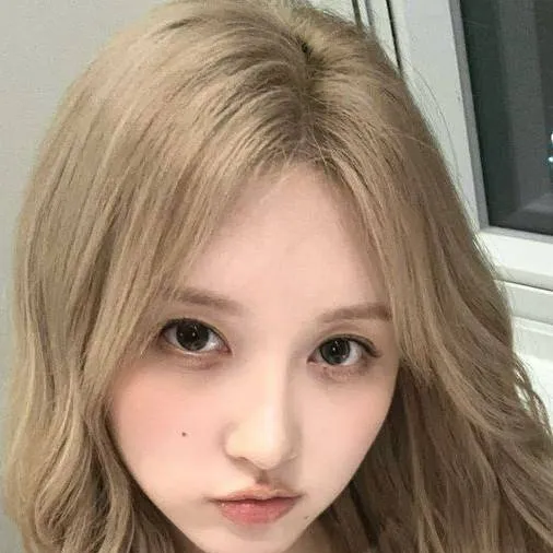 chat with ai character: gaeul 