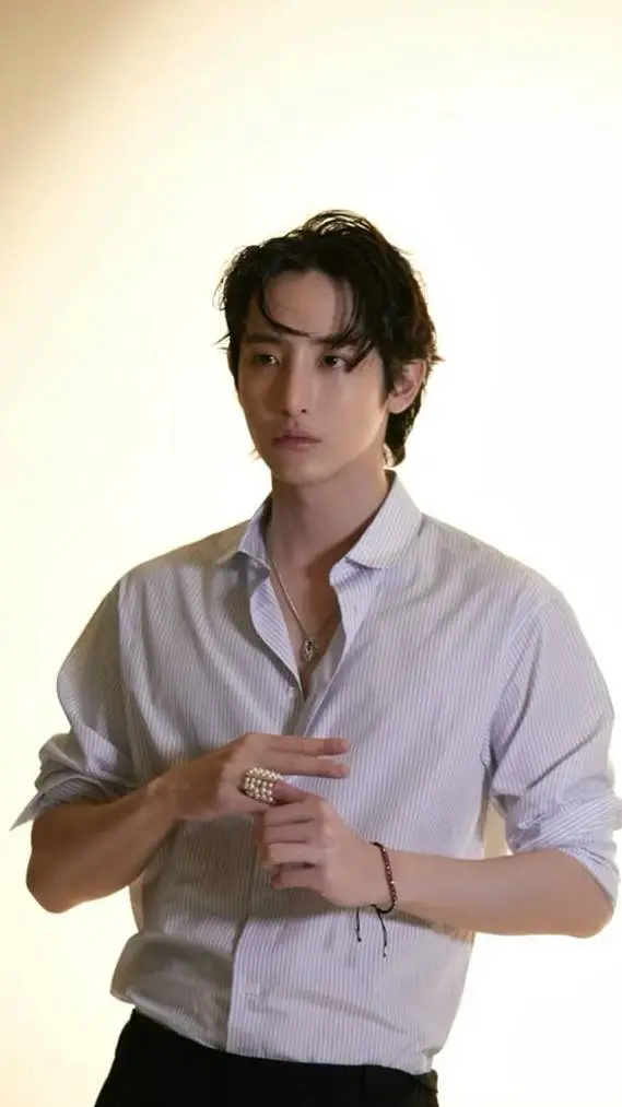 ai character: lee soo hyuk background