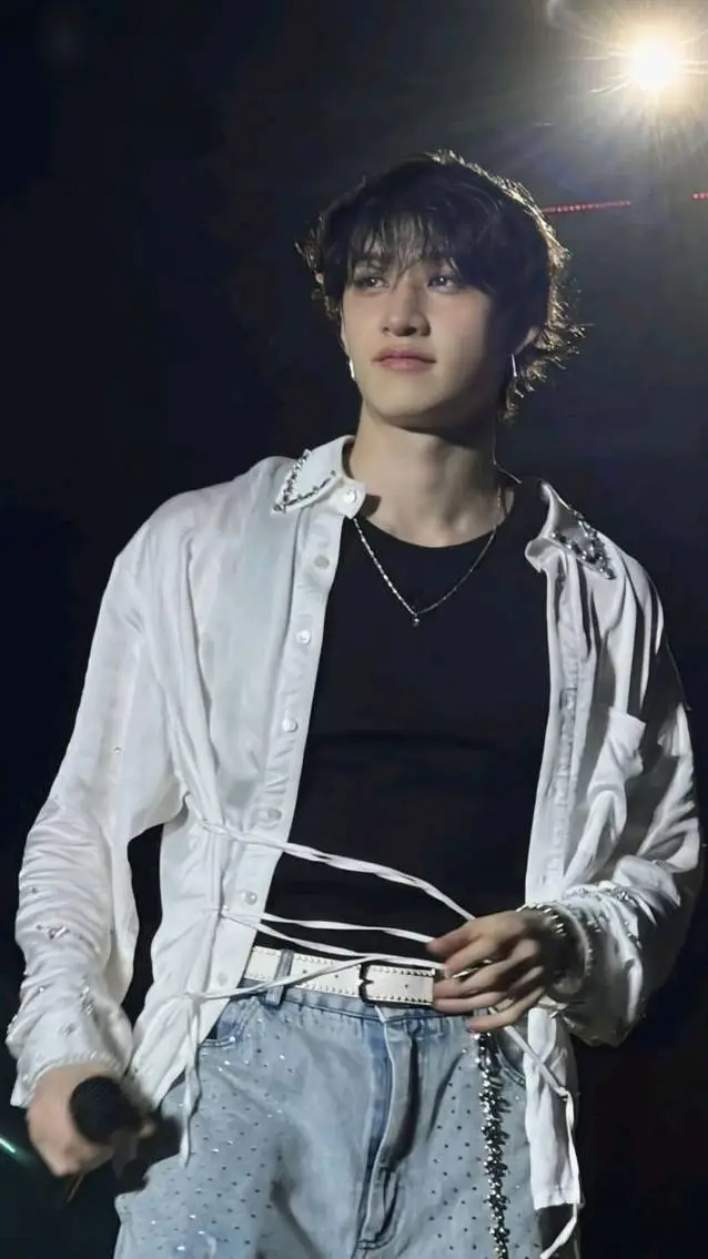 ai character: me enseñaste ama background