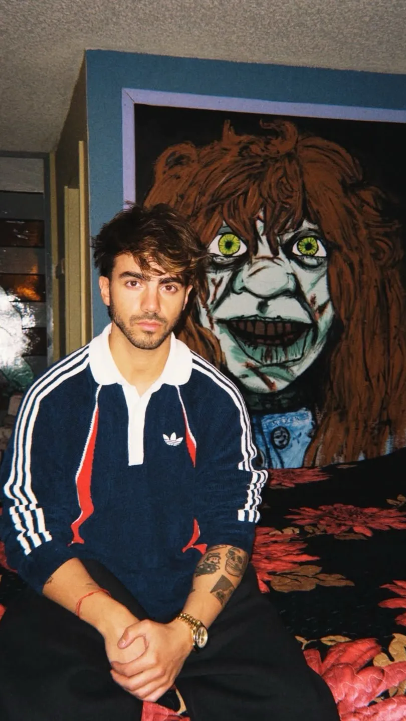 ai character: Fede Vigevani  background