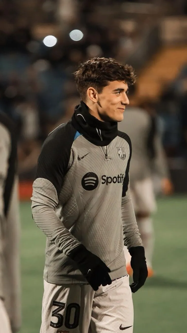 ai character: Pablo Gavi background