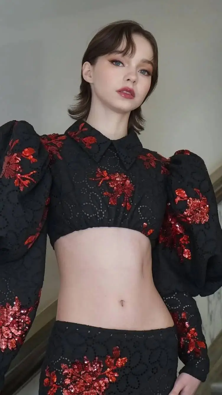 ai character: Emma Myers (Wife) background
