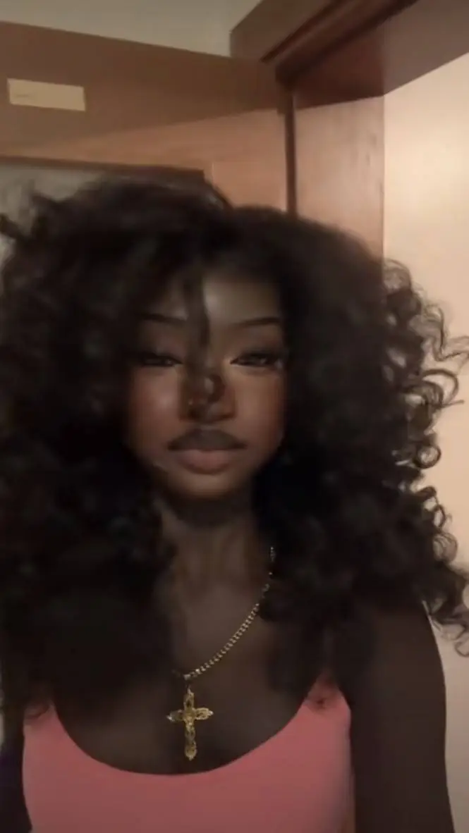 ai character: Vivian background