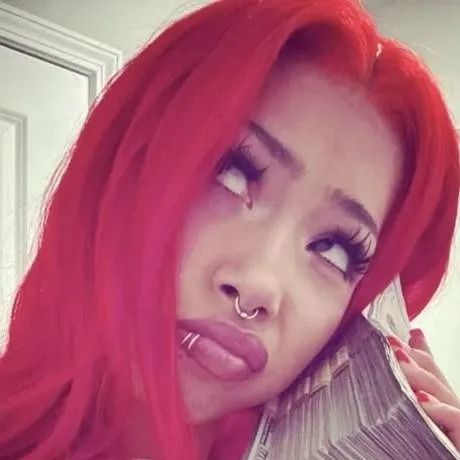 chat with ai character: Chloe 