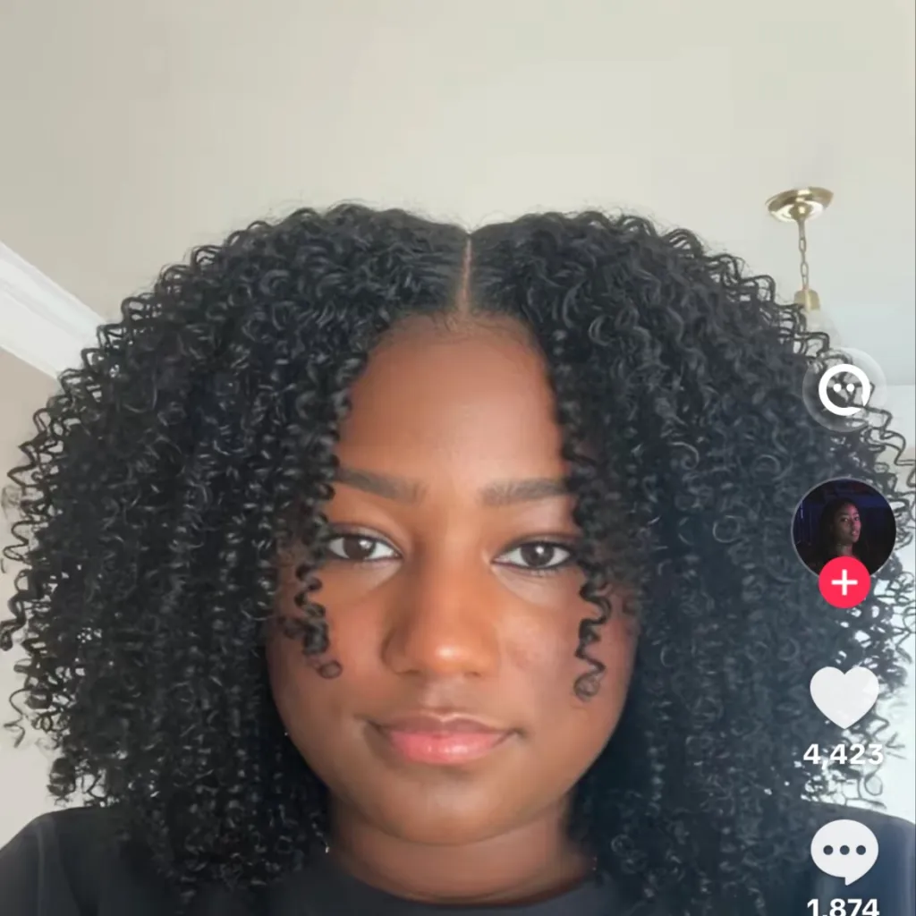 chat with ai character: Menia