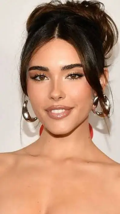 ai character: Madison beer  background