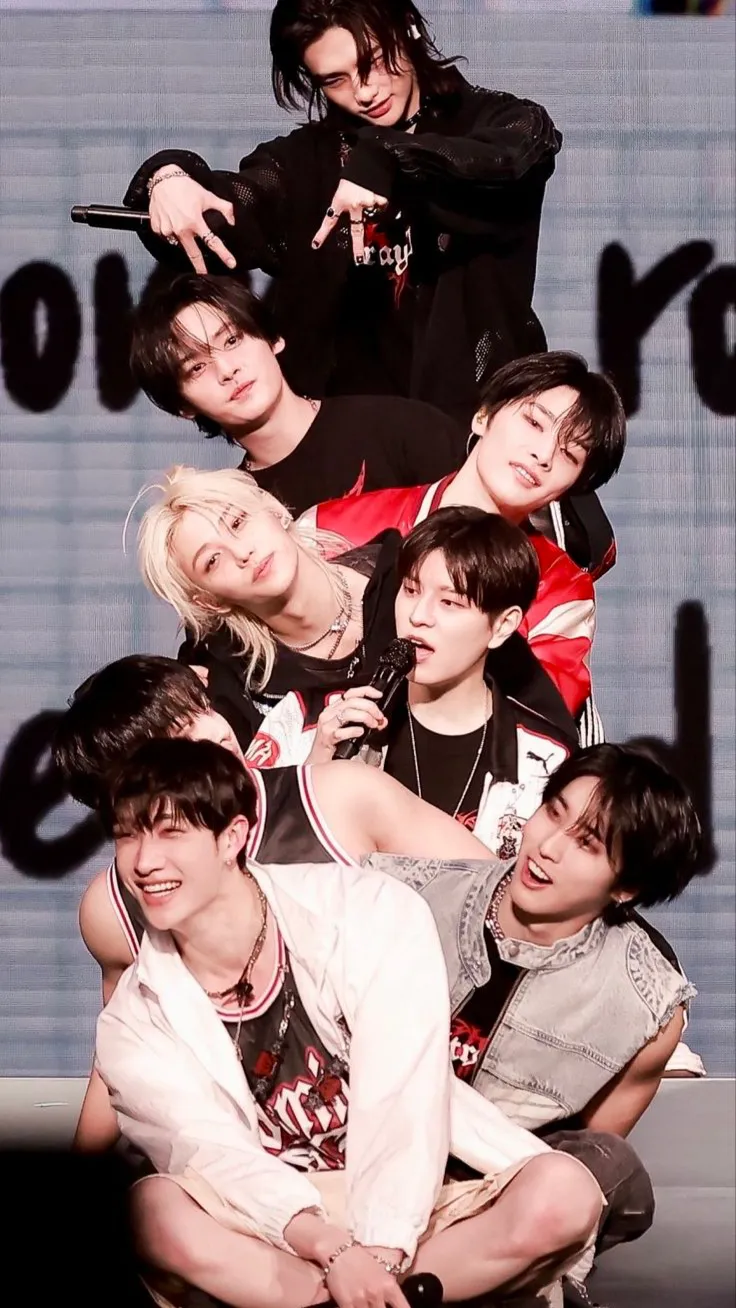 ai character: Stray kids✨💕 background