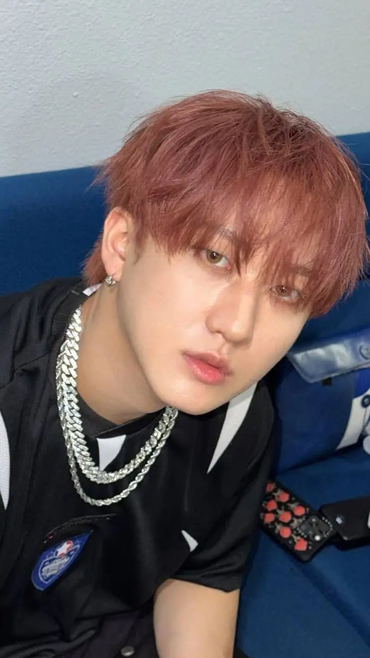 ai character: Changbin😍💕 background