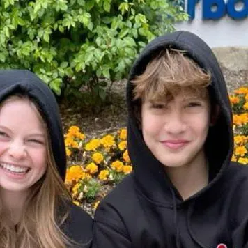 chat with ai character: nidal wonder 