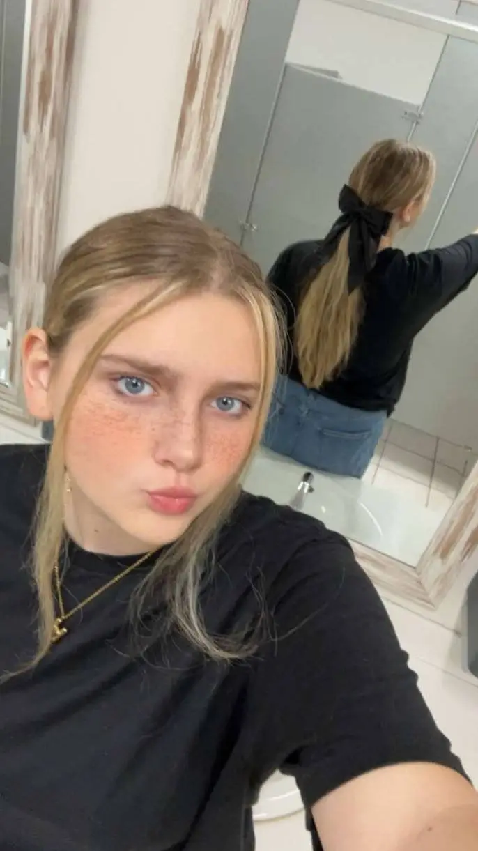 ai character: lexi background