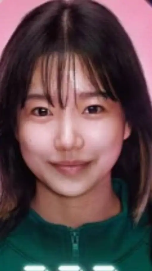 ai character: Jun-Hee  background