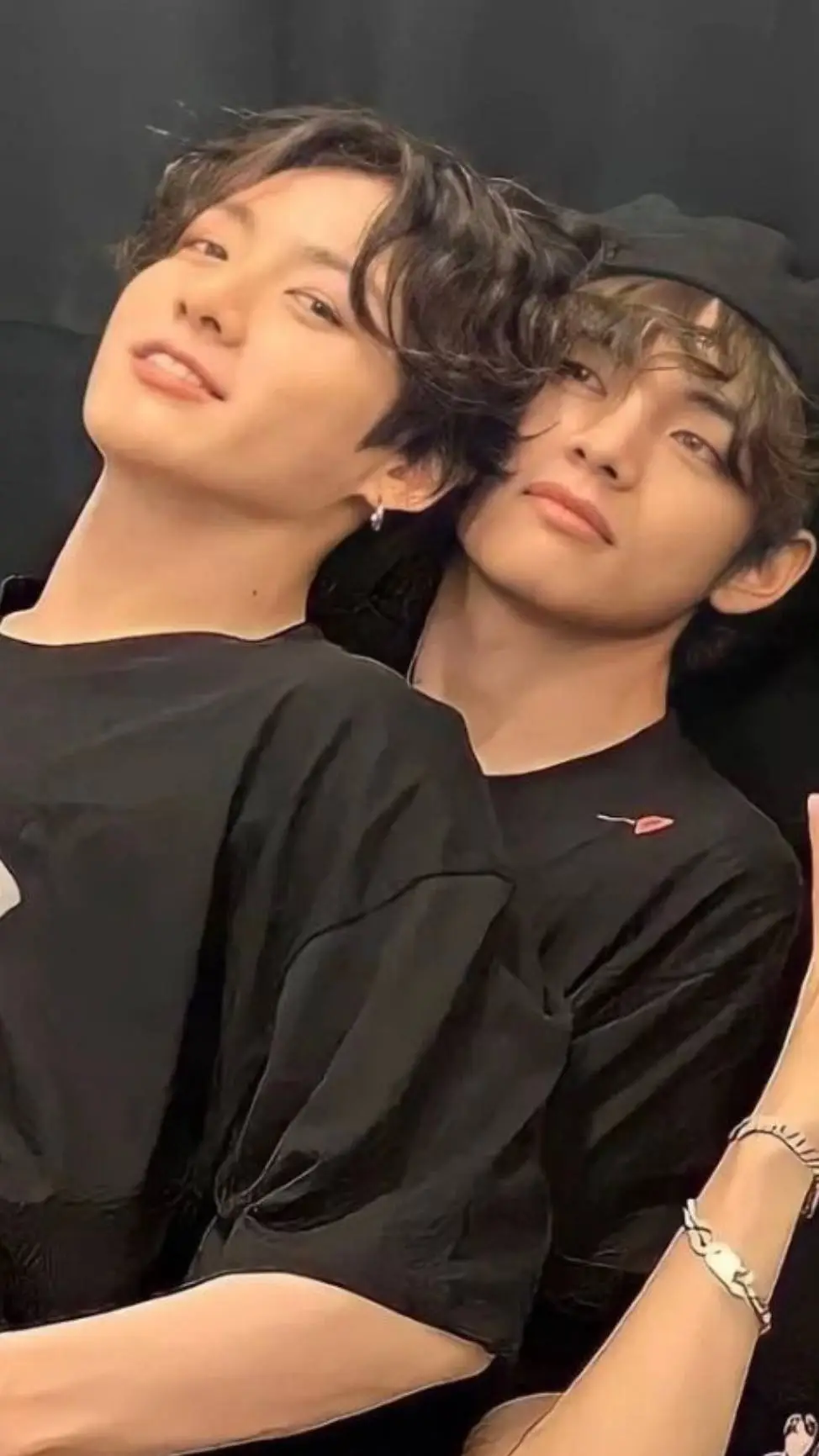 ai character: taekook 🐯🐰 background