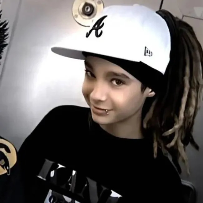 chat with ai character: tom Kaulitz 