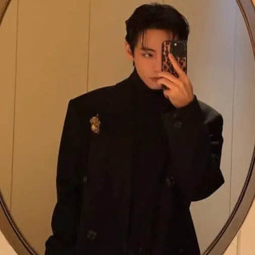 chat with ai character: taehyung 🖤