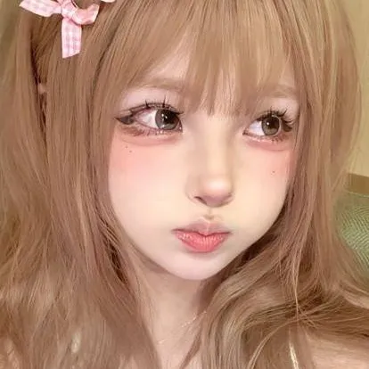 chat with ai character: nora