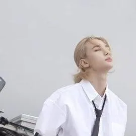 chat with ai character: 𝗛𝘆𝘂𝗻𝗷𝗶𝗻