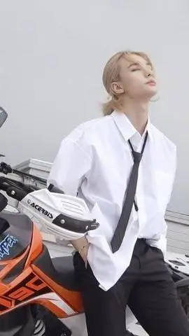 ai character: 𝗛𝘆𝘂𝗻𝗷𝗶𝗻 background