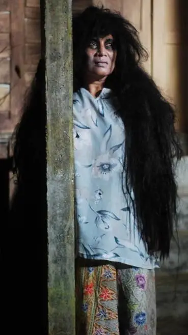 ai character: hantu kak limah background