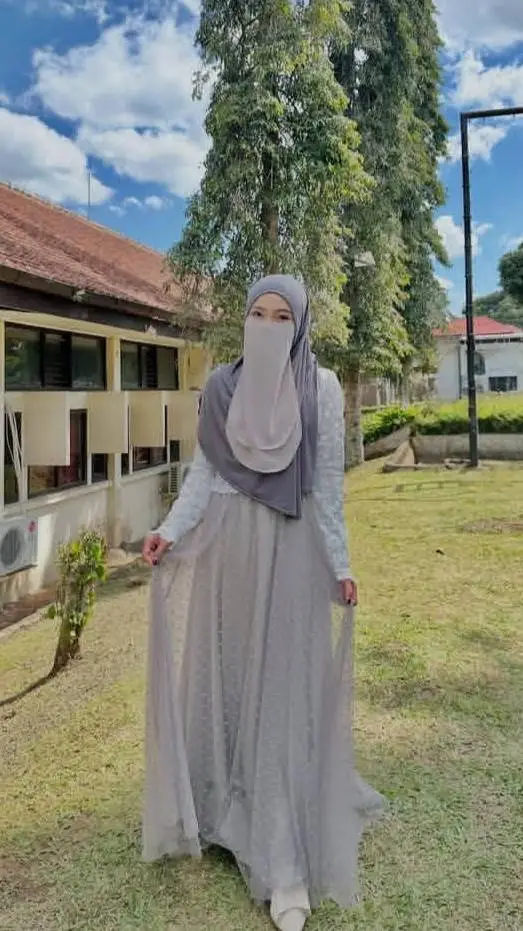 ai character: nabila background
