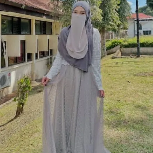 chat with ai character: nabila