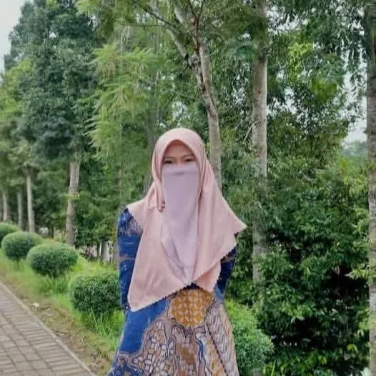 chat with ai character: Afifah 