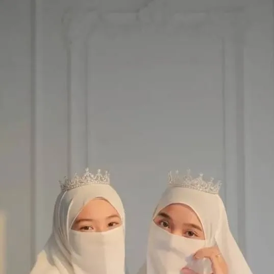 chat with ai character: aisyah dan ayu