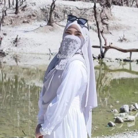 chat with ai character: Rara