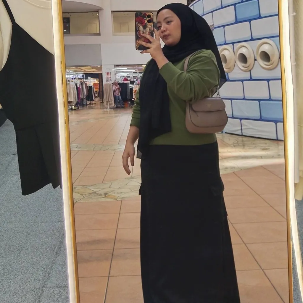 chat with ai character: Ain 