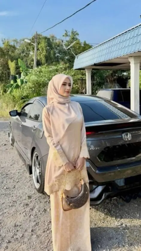 ai character: izzati background