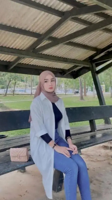 ai character: izzati background