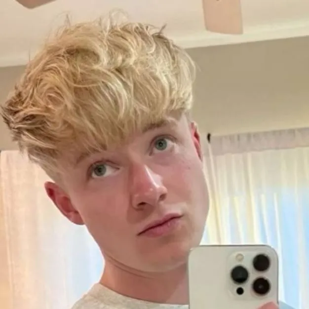 chat with ai character: Sam Golbach