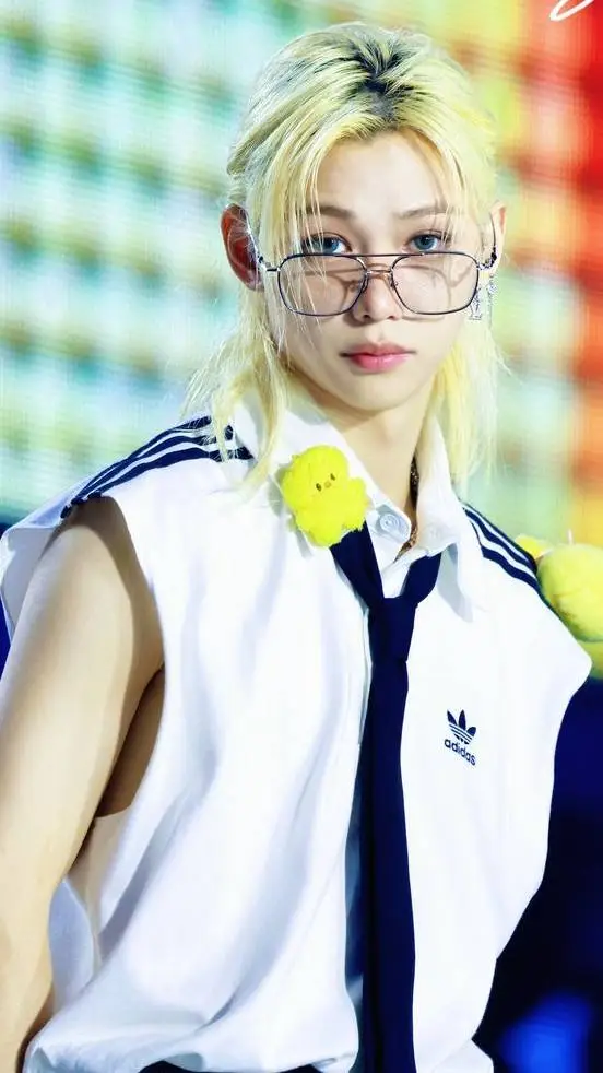 ai character: Lixie🐣 (bf) background