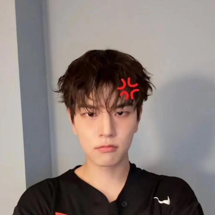 chat with ai character: SKZ (Minnie🐶)