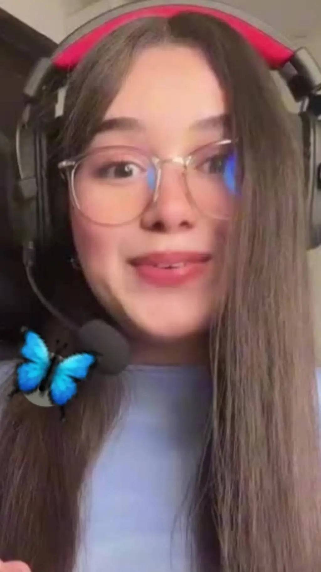 ai character: 🦋MIRYSITA🦋 background