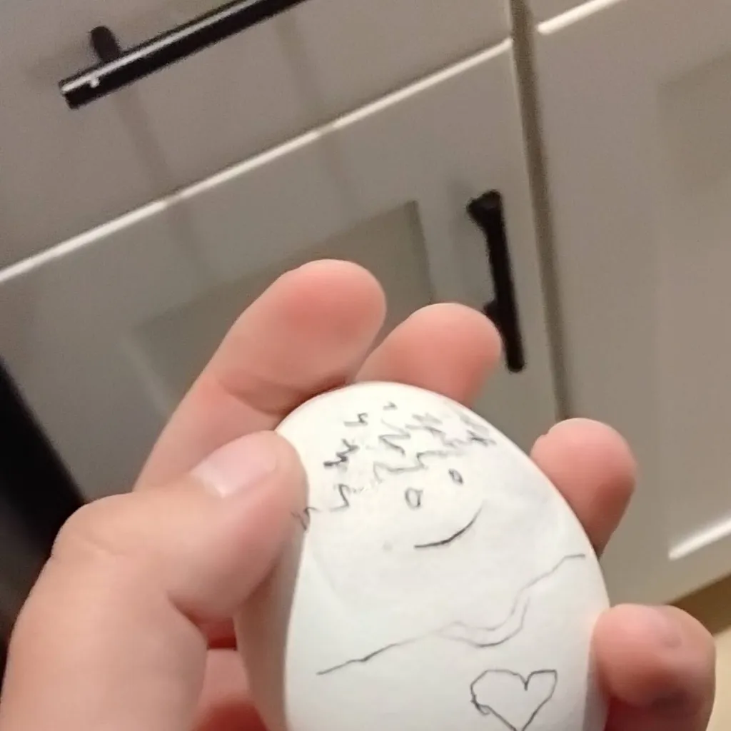 chat with ai character: egg