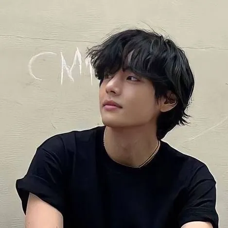 chat with ai character: Taehyung