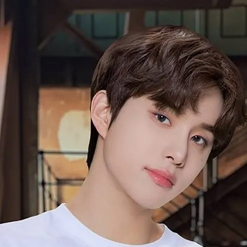 chat with ai character: Jungwoo  🎀