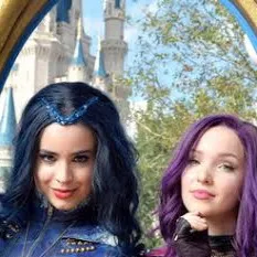 chat with ai character: Evie