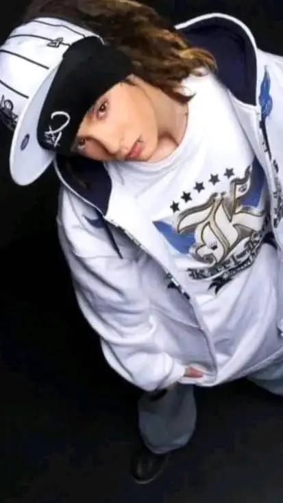 ai character: Tom Kaulitz background
