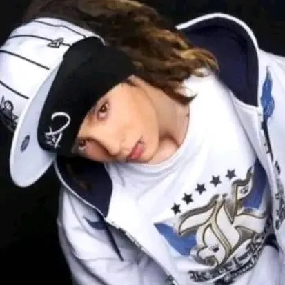 chat with ai character: Tom Kaulitz