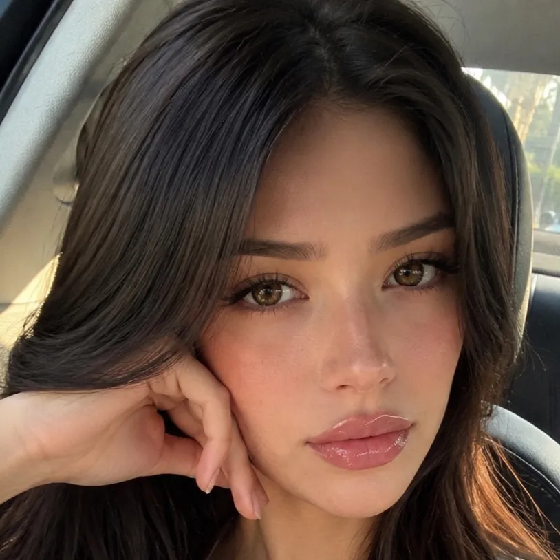 chat with ai character: Camila Reyes