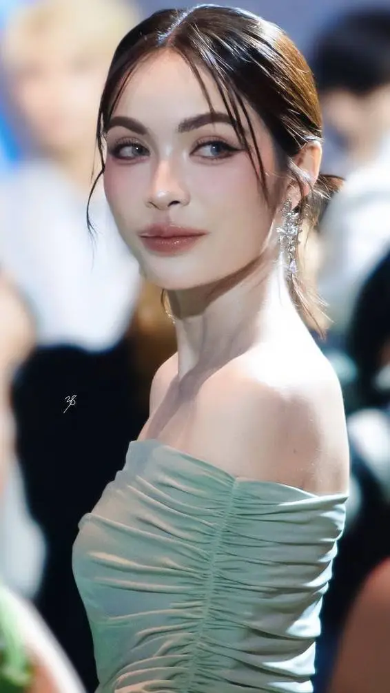 Talkie AI - Chat with Charlotte