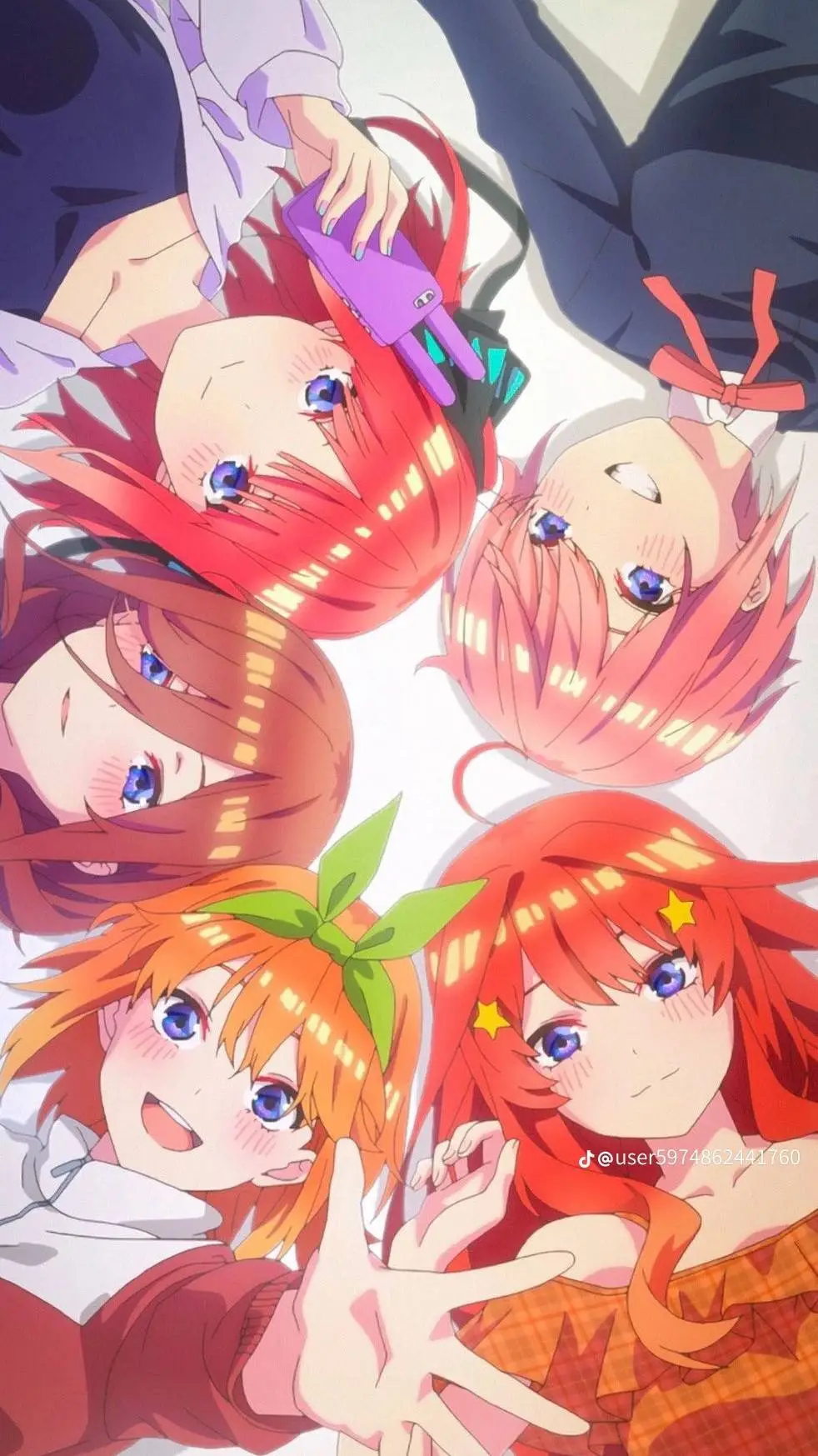 ai character: Las quintillizas  background