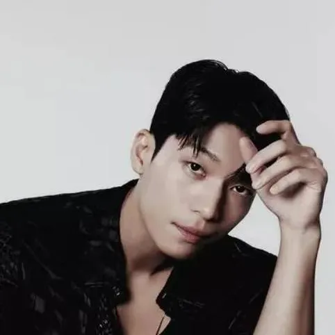 chat with ai character: Wi ha-joon 
