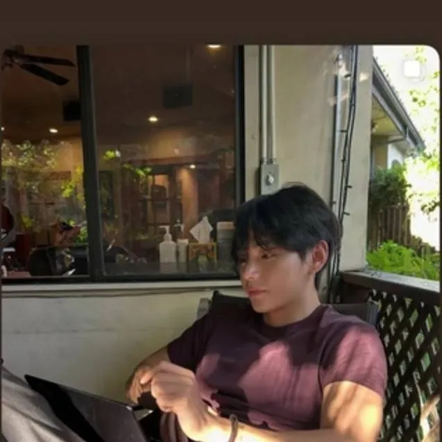 chat with ai character: taehyung 