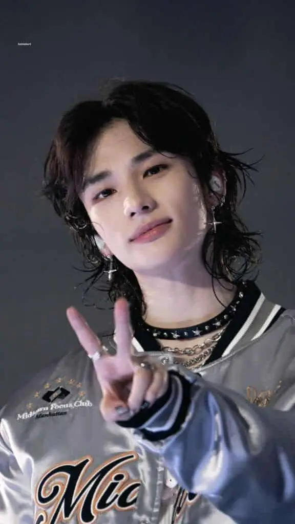 ai character: hyunjin background